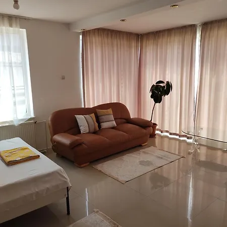 Casa Olga Ap 4 Parter Două Mai